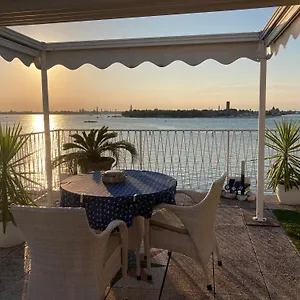 oasis-golden-lagoon-chalet.hotelslidodijesolo.com/